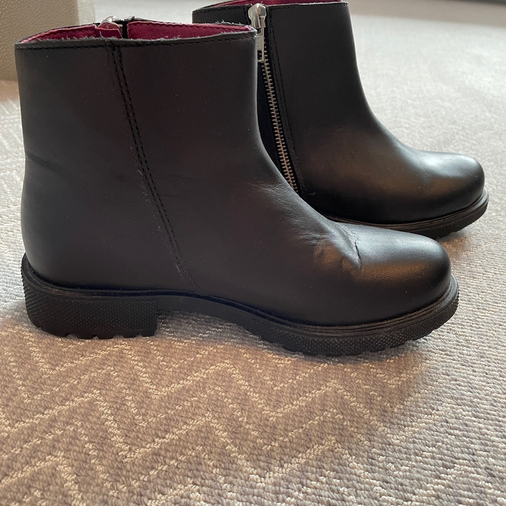 Girls paula boots size 34